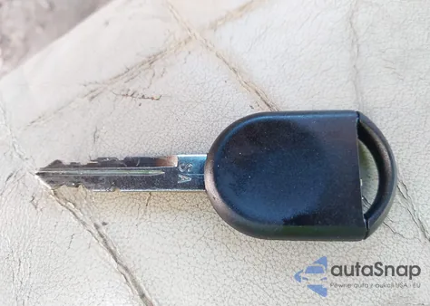 2004 Lincoln Town Car Signature from USA, damaged, VIN 1LNHM81W34Y635306